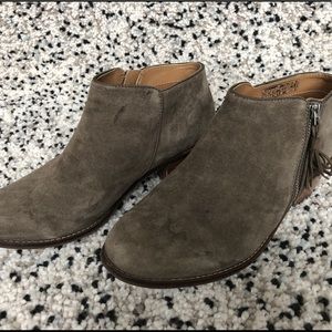VIONIC Serena sz. 8 Wide Booties in "Greige"